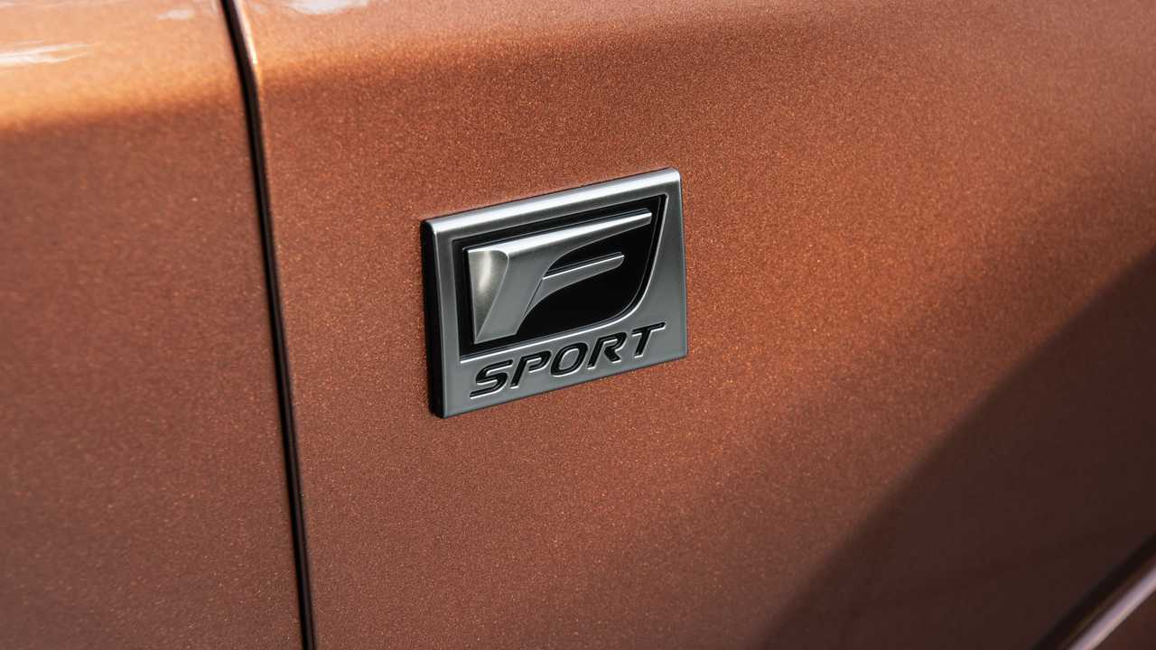 Внешний вид Lexus RX 500h F Sport Performance 2023 года